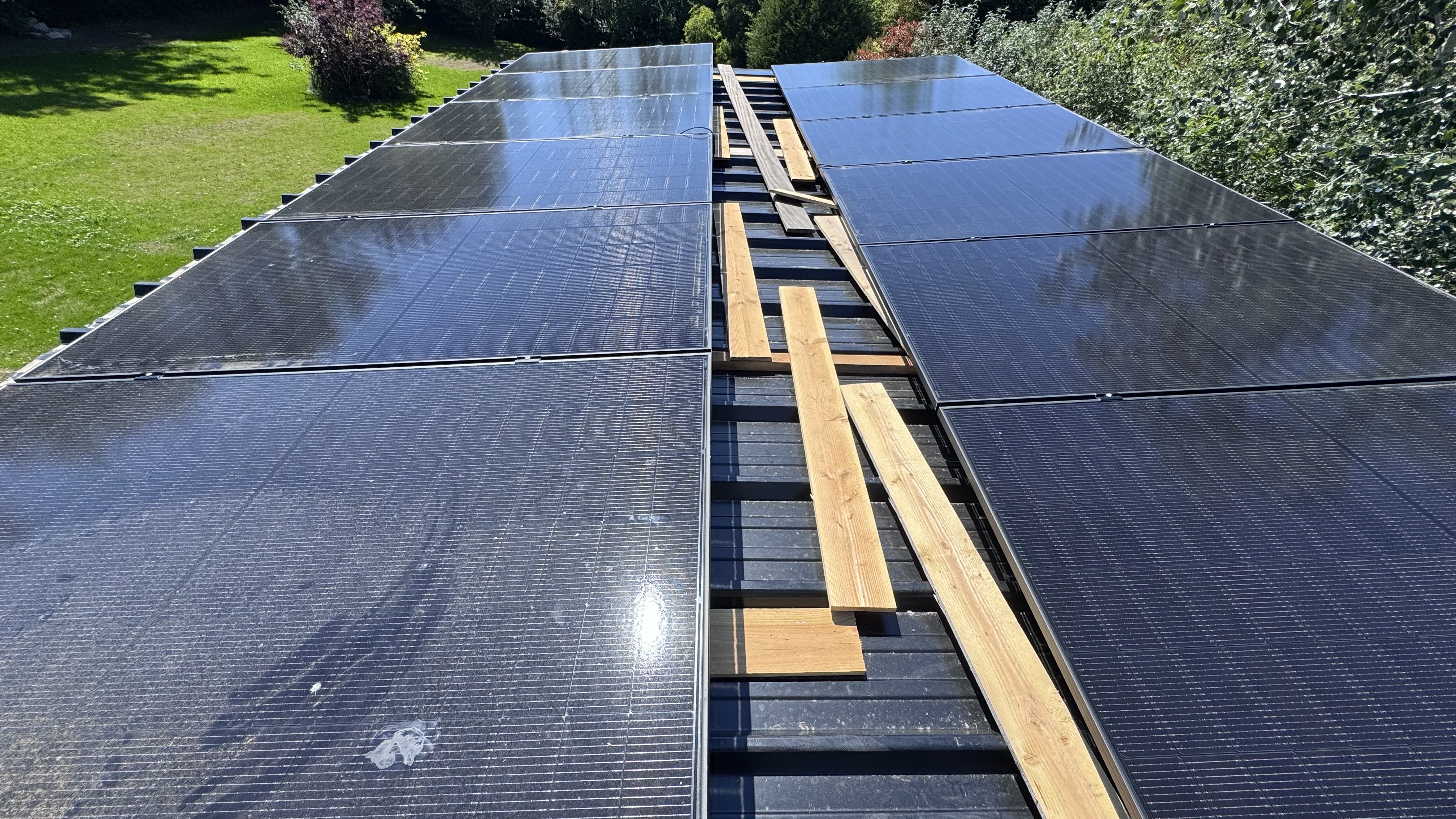 Solarmontage auf einem Trapezblechdach