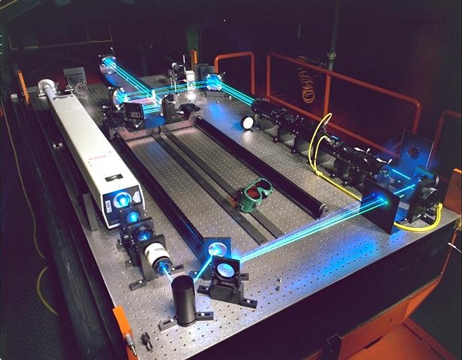 Optiklabor mit Laseraufbau